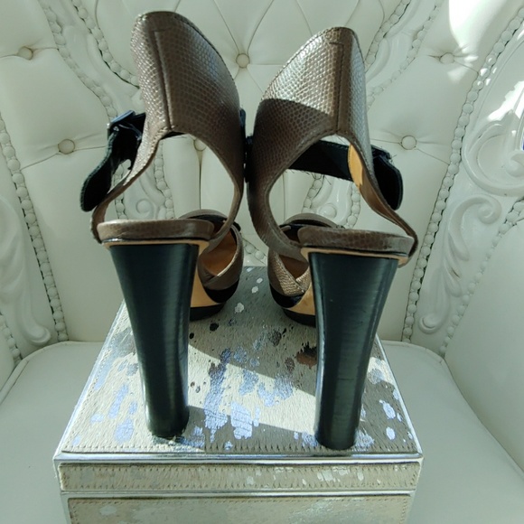 Ann Taylor Tan and Black Round Toe Platform Heels - Picture 2 of 3